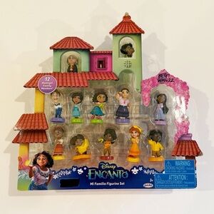Encanto Mi Familia 12 Piece Mini Figurine Set